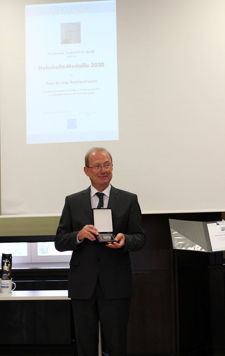 Helmholtz-Medaille für Prof. Reinhard Lerch