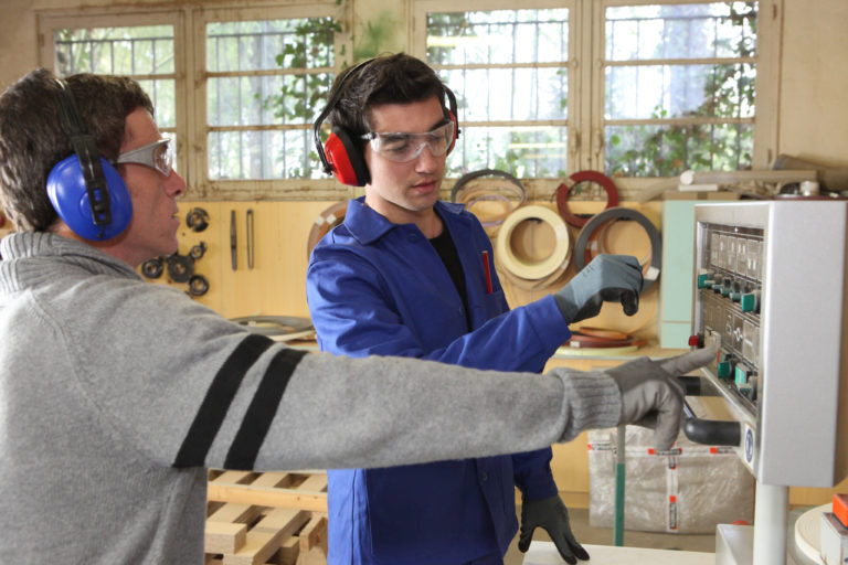 Theorie + Praxis = Dual studieren an der FAU