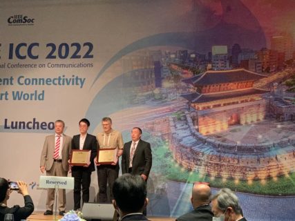 Zum Artikel "Das Department gratuliert: IDC erhält IEEE ComSoc Preis"