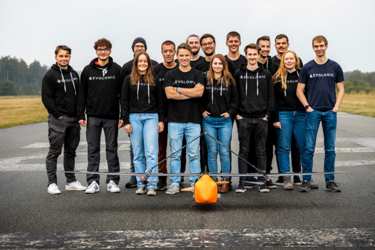 Titelverteidigung! Evolonic triumphiert auf der New Flying Competition in Hamburg