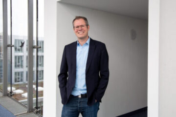 Prof. Dr.-Ing. Jörg Robert, Lehrstuhl für Informationstechnik mit dem Schwerpunkt Kommunikationselektronik (Stiftungslehrstuhl) an der FAU (Bild: FAU/Georg Pöhlein)