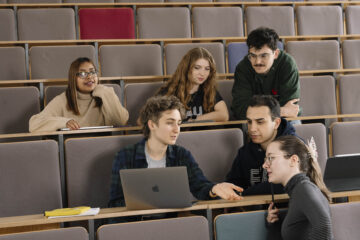 Schon die neuesten CHE-Ergebnisse gesehen? (Bild: FAU / Anna Tiessen)